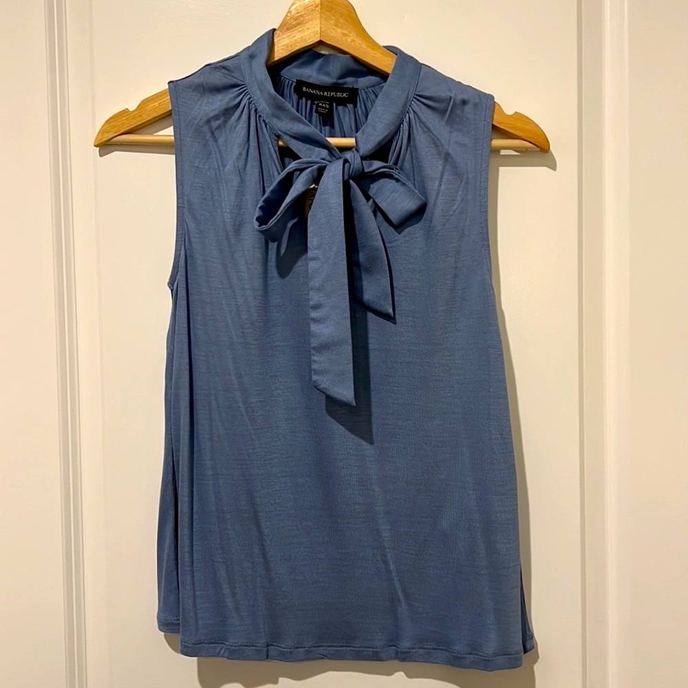 Banana republic sleeveless blue blouse NWT XXS petite